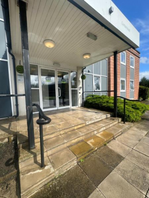 go2 Glasgow Cumbernauld Hotel free parking
